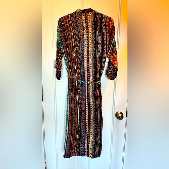 ANTHROPOLOGIE Lovely kimono or robe.  Wear over jeans or lingerie. - Picture 2 of 5